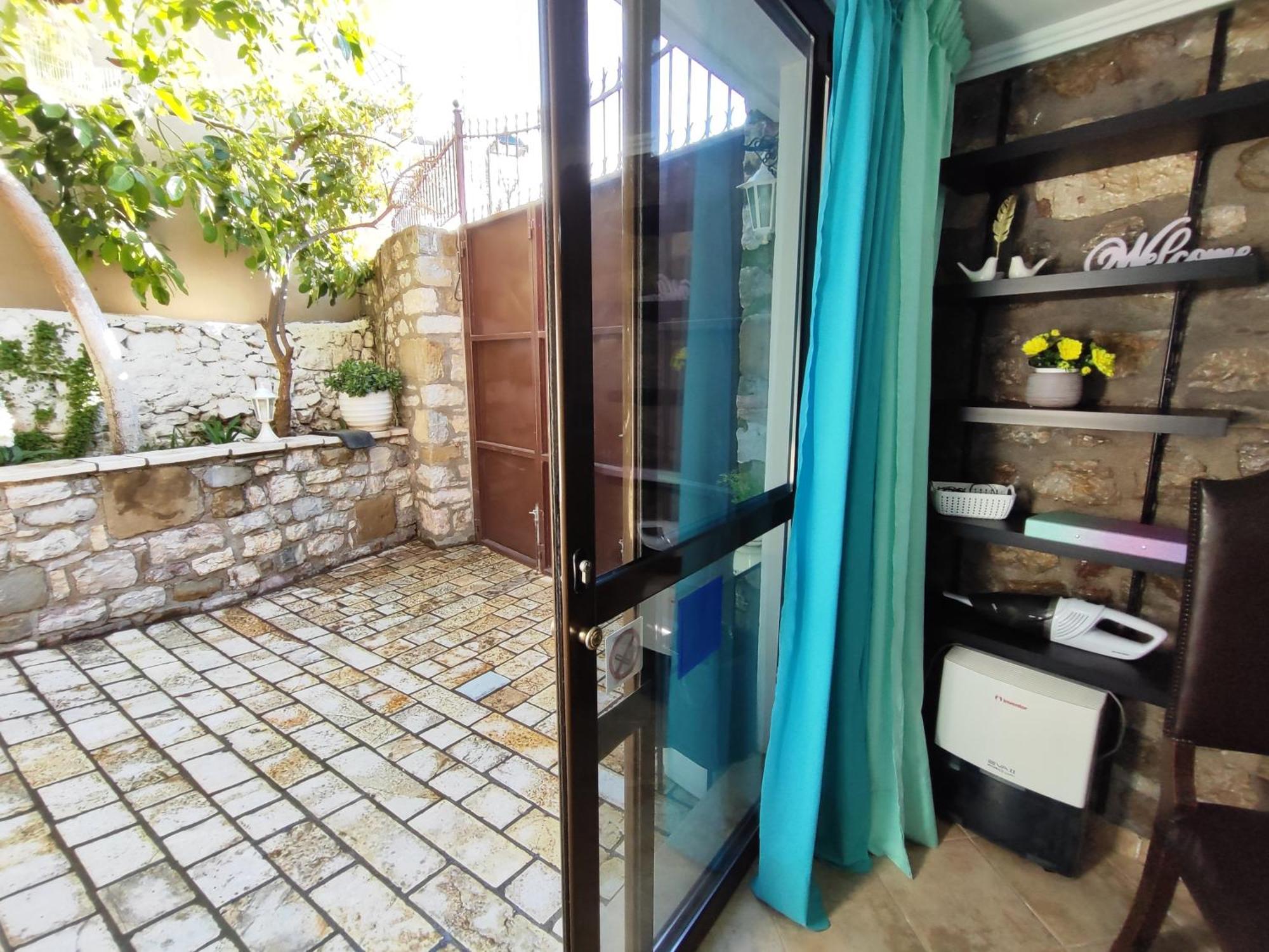 Naupactus Unique Harbor Apartment In A Stone House! نافبكْتوس المظهر الخارجي الصورة